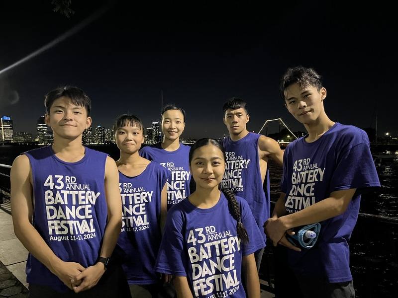 參與舞蹈「崎路」表演同學（左起）李家誠、歐品妤、吳芮錤、周子郁、高聖庭、葉承融