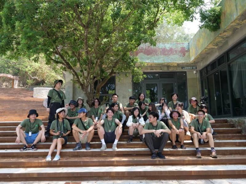 為推廣馬祖戰地文化景觀場域永續與藝術轉譯理念，連江縣政府舉辦「藝穗行動」，日前徵選15名具藝術設計與創作背景的青年，自12日起至25日在馬祖進行創作。（連江縣政府文化處提供）