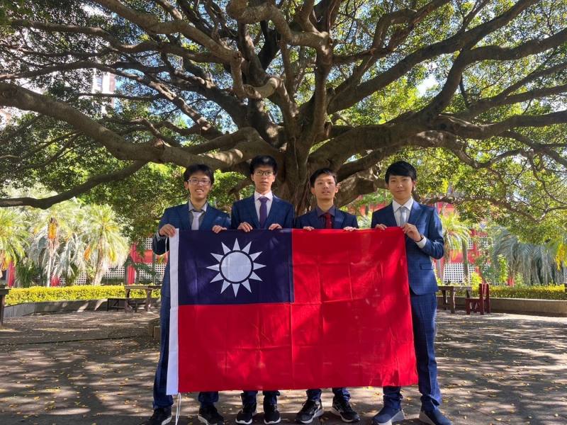 左起鄒孟熹、何承憲、林奕霆、林洋宏