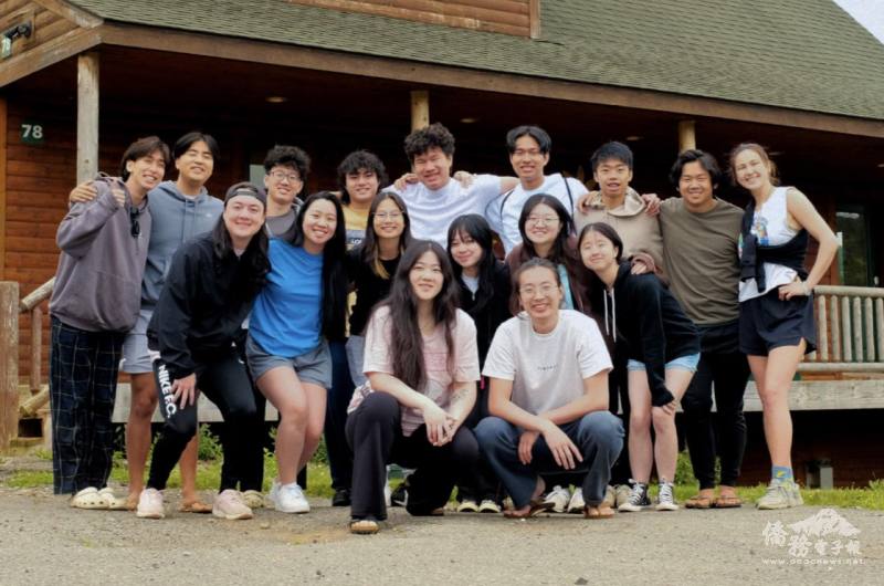 17 participants of the 2024 WMACS Leadership Development for Young Professionals. (Head counselors Mia Deng and Zachary Dou are in the front row.)