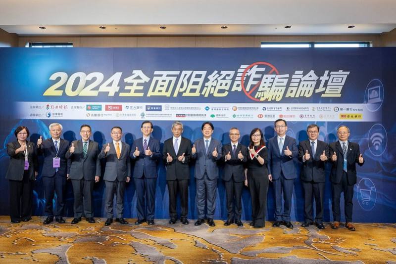 總統與出席貴賓合影