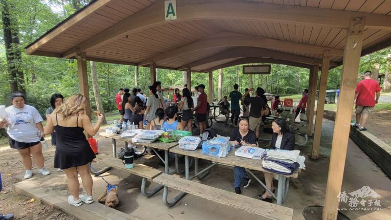 The WMACS reunion attracted nearly a hundred students from local Chinese schools, as well as many alumni.