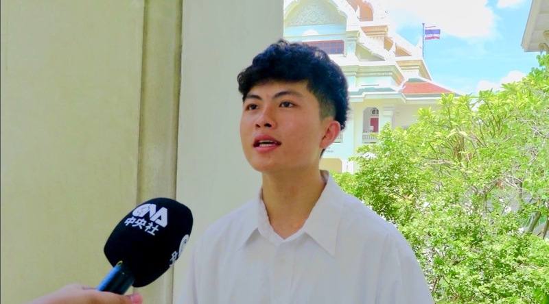 2023年台灣學生申請泰國留學簽證的人數達516人，成台灣學生在東南亞熱門的留學地點之一。圖為朱拉隆功大學傳播學系交換生陳徹接受訪問。