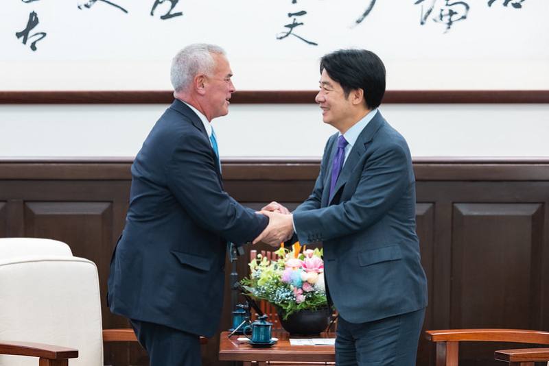 President Lai Ching-te shakes hands with United States House Select Subcommittee on the Coronavirus Pandemic Chairman Brad Wenstrup.