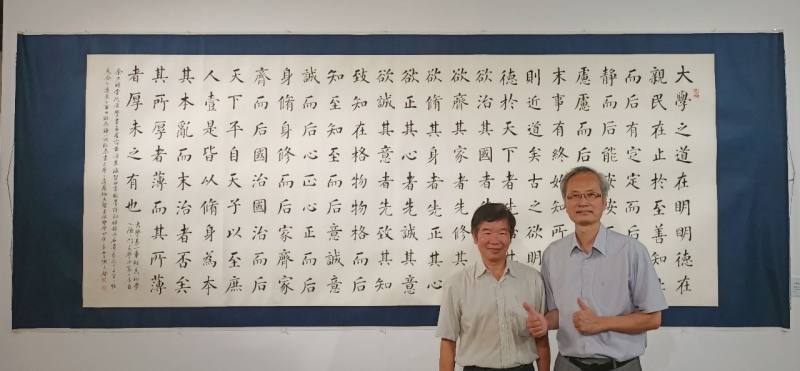 藝術家陳志聲和尹彙武館長合照圖片