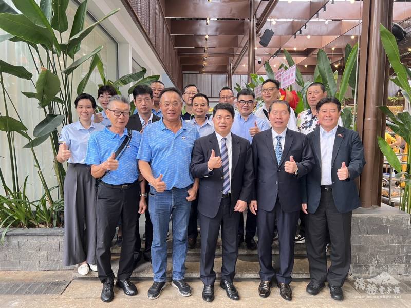 總會長蔡文瑞代表越南商界對平福省臺商會的成立表達祝福