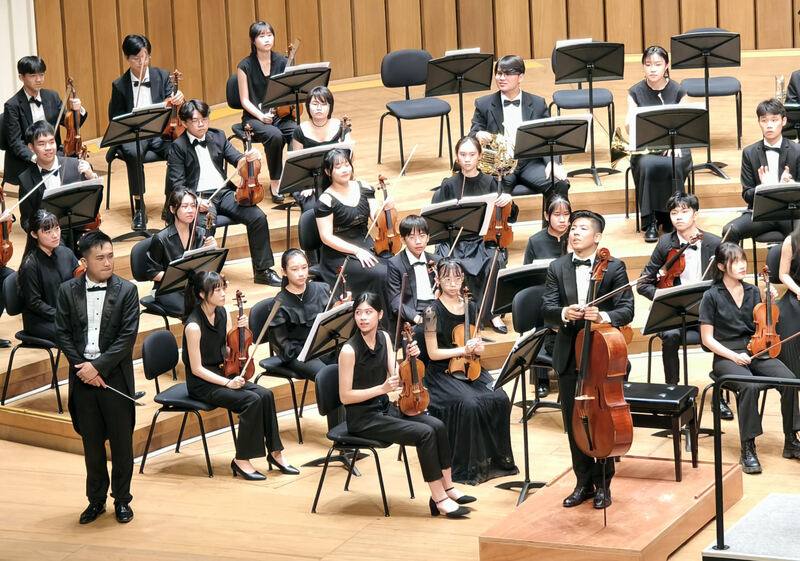 國立台灣交響樂團舉辦的NTSO國際青少年管弦樂營管弦樂團，23日晚上在高雄衛武營國家藝術文化中心音樂廳巡演，24日啟程前往泰國演出。