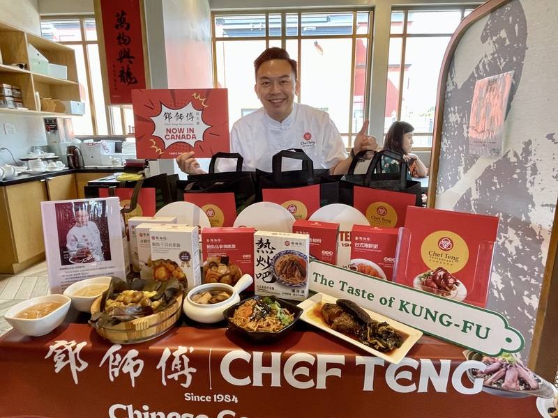 「鄧師傅功夫菜」執行長鄧至佑，是這次「豐盛台灣味」聯合行銷餐飲團隊「班長」；首次參加台灣文化節主打海鮮料理，推出台灣功夫年菜。