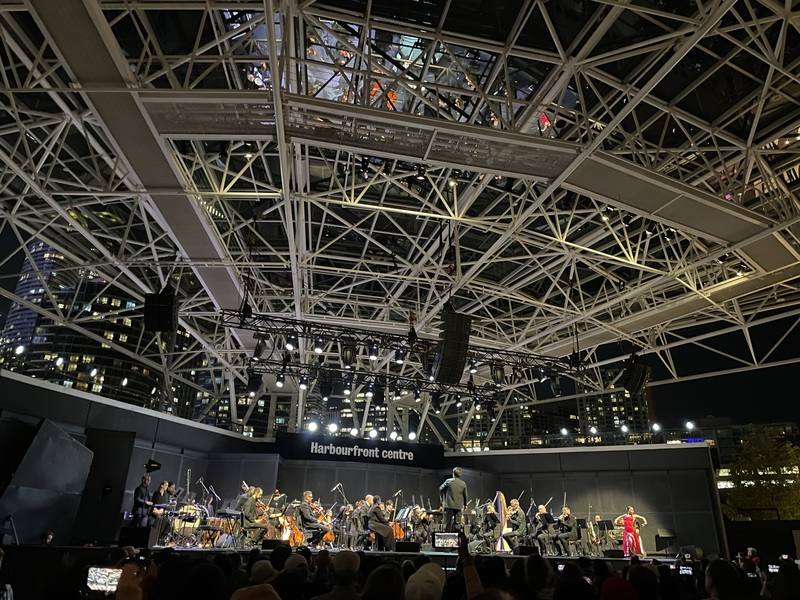 多倫多台灣文化節23日開幕音樂會，由台裔加拿大指揮家謝建得率領台灣文化節管弦樂團，演奏台灣、西班牙等地耳熟能詳名曲，並穿插西班牙國家舞團台裔佛朗明哥舞者薛喻鮮的舞蹈演出