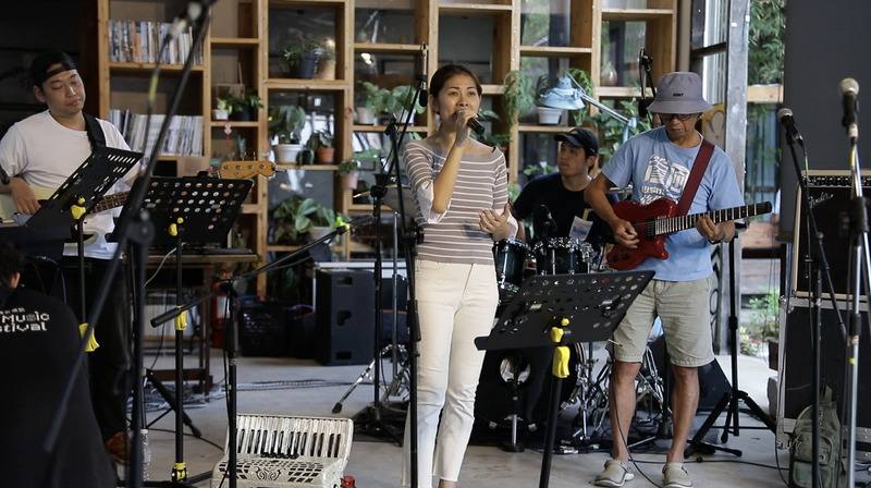 台灣「山狗大後生樂團」與大馬「兩條線」樂團尬聲，盼藉客家民謠、搖滾、藍調與爵士等風格，傳遞台灣的客家新音樂風格