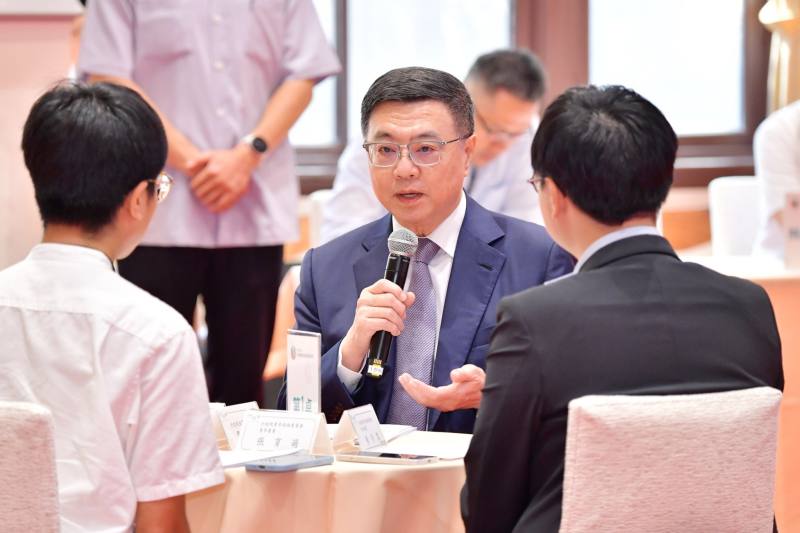 卓揆：設立「百億青年海外圓夢基金」 培養各領域青年人才 厚植臺灣新時代競爭力