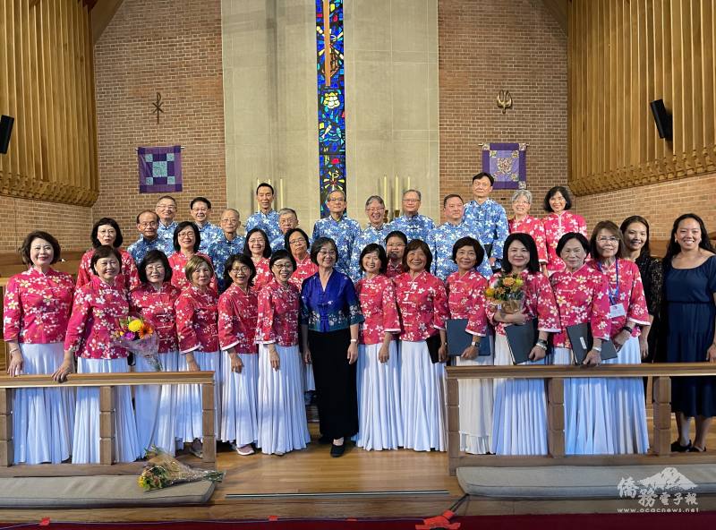 華府客家桐花合唱團20週年音樂會全體演出人員大合照