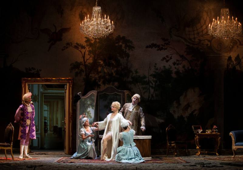 2024年是作曲家普契尼逝世百年，衛武營藝術總監簡文彬精選成名之作歌劇「瑪儂．雷斯考」全本再現，劇中有多處激情親密戲，展現了普契尼筆下瑪儂的情感與掙扎。圖為斯洛維尼亞國家劇院演出劇照。（衛武營提供）