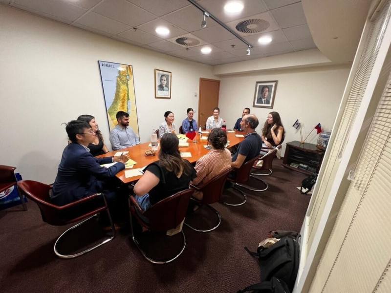 耶路撒冷希伯來大學（The Hebrew University of Jerusalem）師生訪台團成員28日拜會駐以色列代表處並參與行前簡報會。（駐以色列代表處提供）