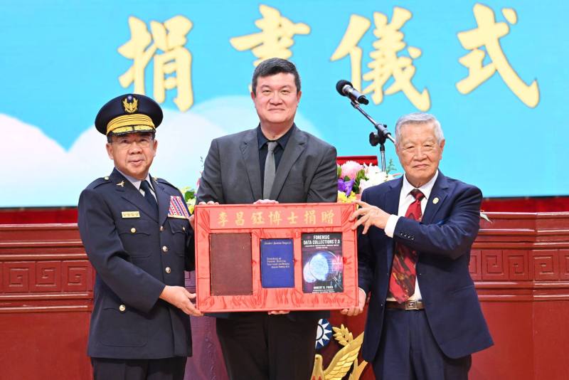 馬士元次長與李昌鈺博士合影