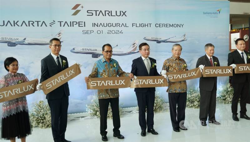 Taiwan's envoy to Indonesia, John C. Chen (third right) joins Indonesian Minister of Transportation Budi Karya Sumadi (third left) and other Starlux management as well as Indonesian officials in celebrating the Taiwan airline's maiden flight to Jakarta. C