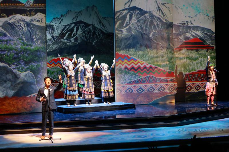 由泰武古謠傳唱、金曲得主桑布伊與聲樂家朱育陞共同演繹《歌開始的地方》表演節目