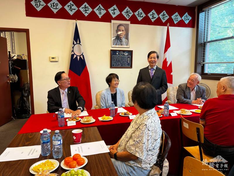 加拿大多元文化中心主任羅濟揚致詞