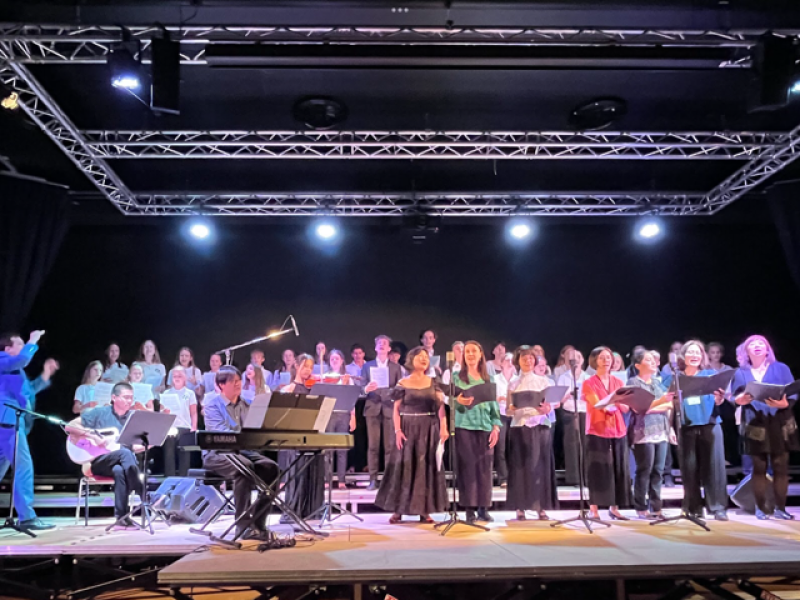 奧地利臺灣協會合唱團以及道明修道院附設學校合唱團共同演唱「伊是咱的寶貝」