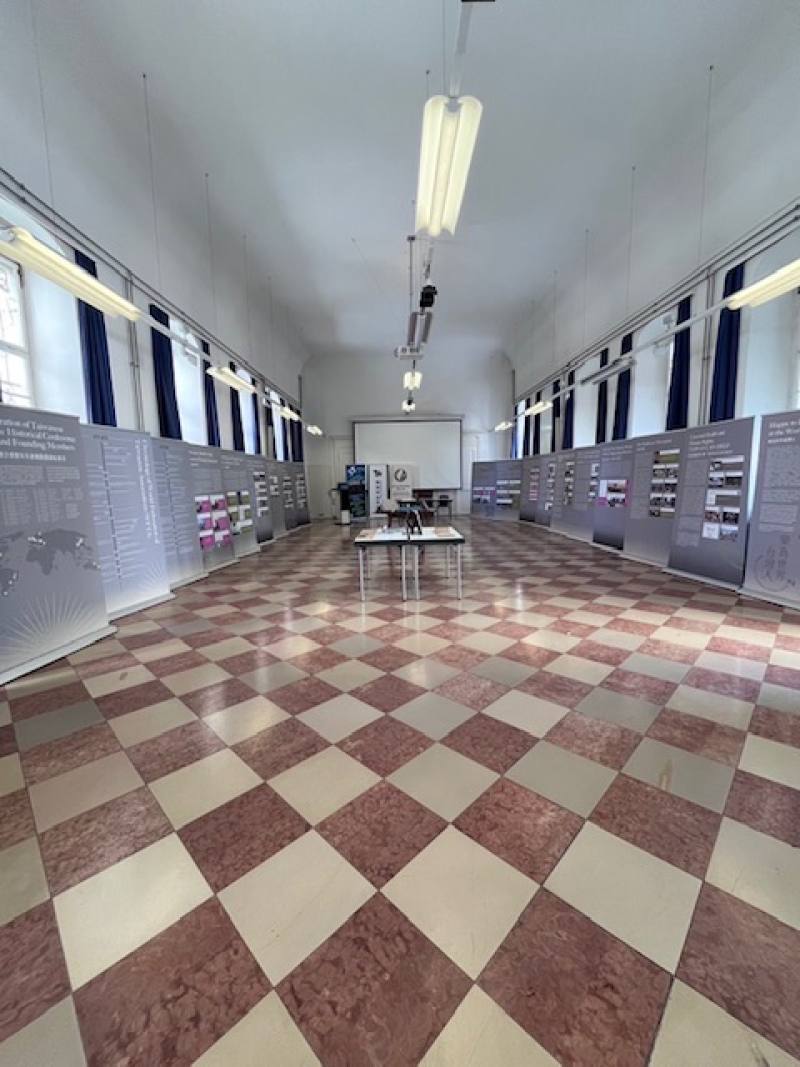 世臺會50週年回顧巡迴展「初心猶原在，熠熠五十年」在維也納大學禮堂全球開幕