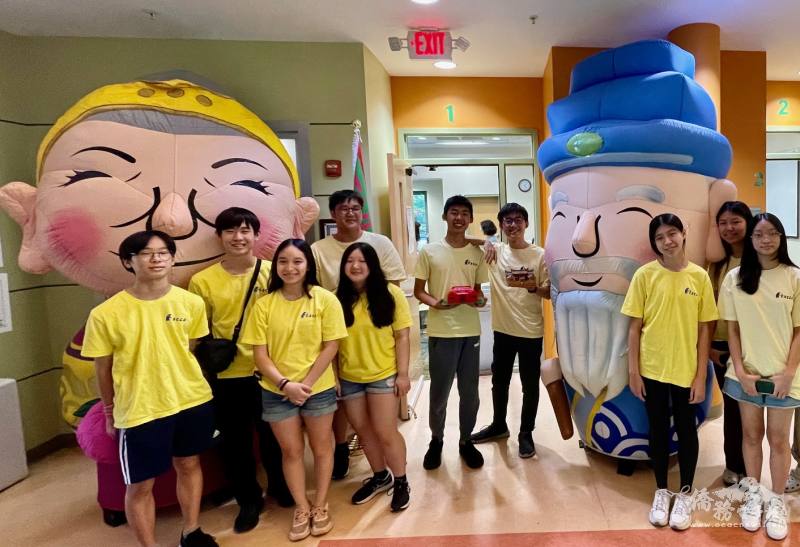 華府 FASCA與土地公婆合影