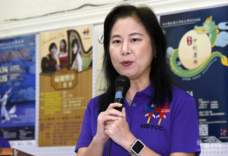 休士頓國慶籌備會主任委員楊嘉玲在113年國慶系列活動開幕典禮上致詞