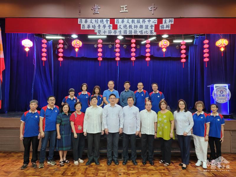 莊博智（前排左6）、陳柏材（前排右6）等人與柯美智（前排左4）、顏欣欣（前排右4）、李永萬（前排右5）、柯美琪（前排左3）等4位評審老師合影