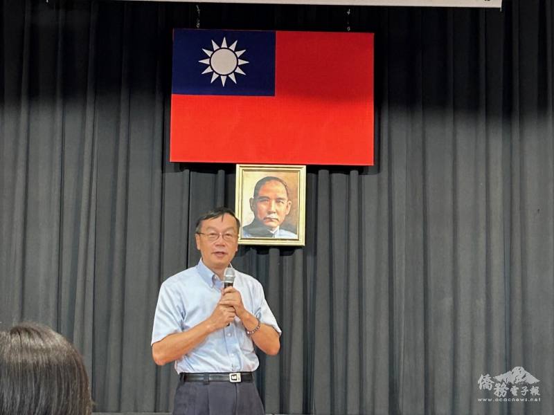 文教中心主任郭大文宣導僑委會的僑教僑務政策