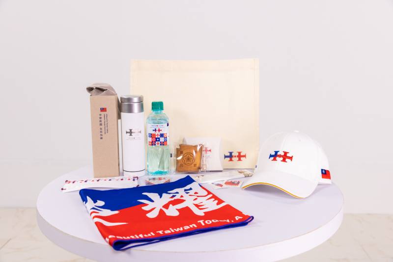 113年國慶禮賓袋禮品內容曝光。(慶籌會提供)