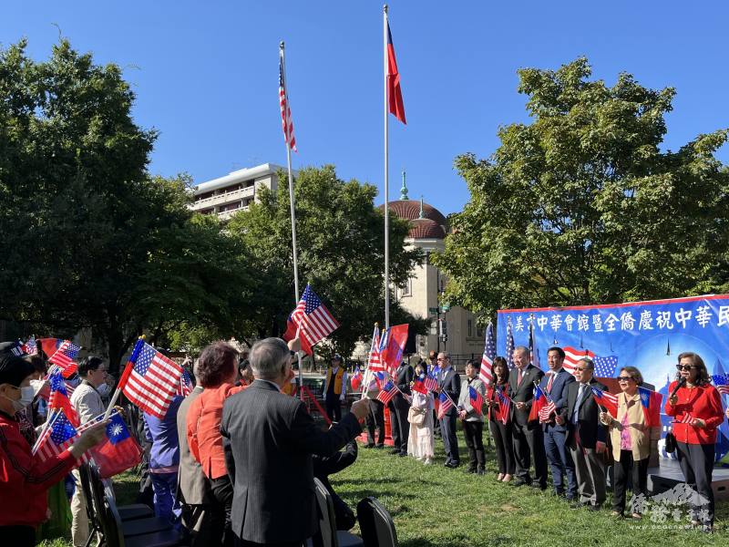 全體合唱愛國歌曲