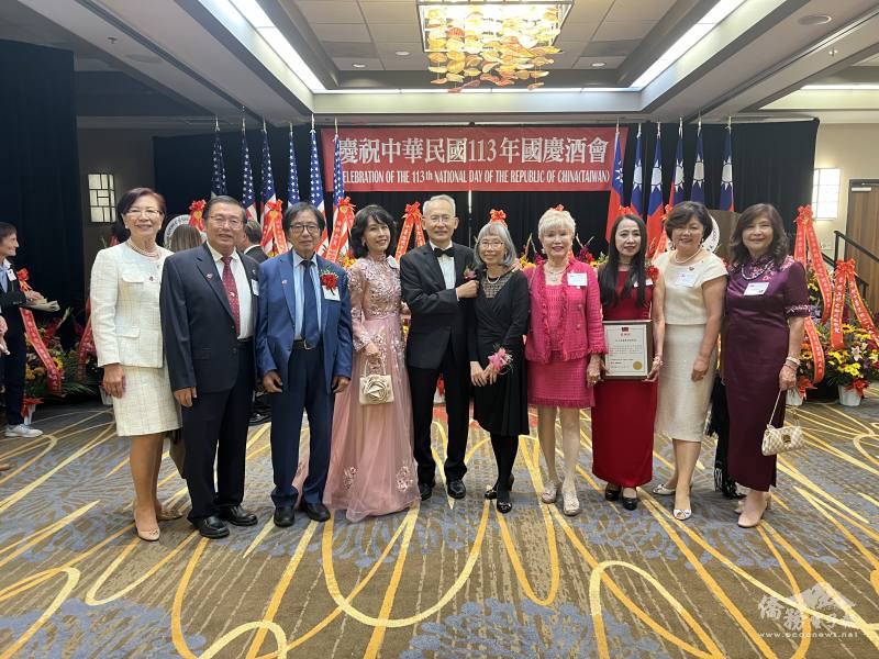 僑領和賴銘琪伉儷合影