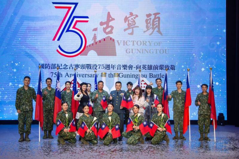 國防部舉辦「紀念古寧頭戰役75週年音樂會-向英雄前輩致敬」活動，向參戰英雄們表達崇高敬意