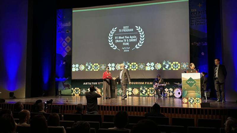 葡萄牙ART & TUR國際觀光電影節為全球觀光旅遊宣傳與廣告影片最高殿堂，連江縣政府交通旅遊局26日指出，2023年製作的旅遊微電影「如果再遇見你」成功贏得國際影片最佳影片類「最佳電視節目」獎。（連江縣政府提供）