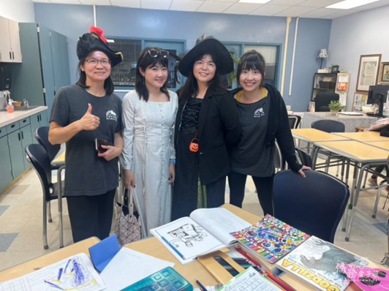 蕭蓓如(左2)與育林中文學校副校長吳姰憓(左1)、老師王月秋(右2)和王尹柔(右1)等多位優秀又富熱情的教師合照