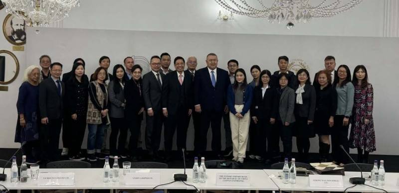 駐斯洛伐克代表李南陽28日偕同外貿協會中東歐拓銷團拜會羅馬尼亞商工總會會長達拉班，會談成果豐碩。(圖：駐斯洛伐克代表處臉書)