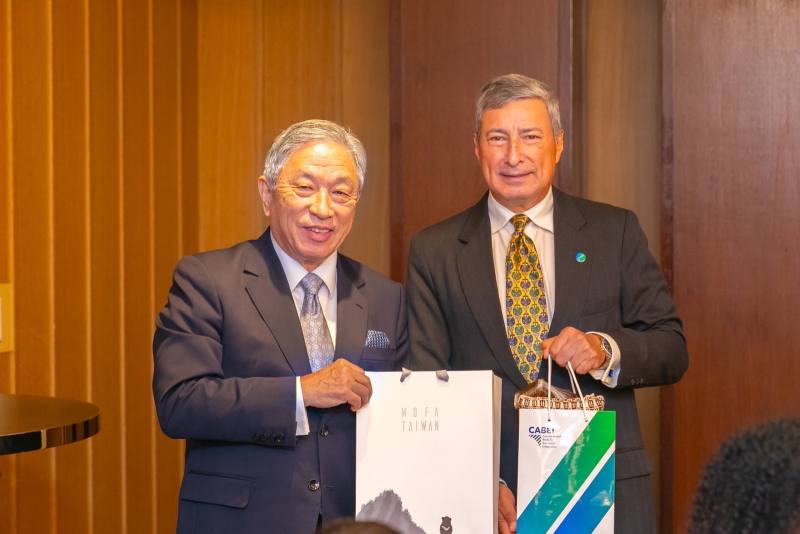 外交部政務次長田中光晚宴歡迎「中美洲銀行電動車、氣候變遷及綠色能源訪問團」|外交 | 僑務電子報
