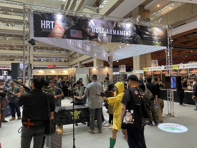 2024台灣國際軍事、戶外、玩具槍用品展8日起一連3天在台北世貿一館舉行，吸引許多廠商、民眾前往參觀