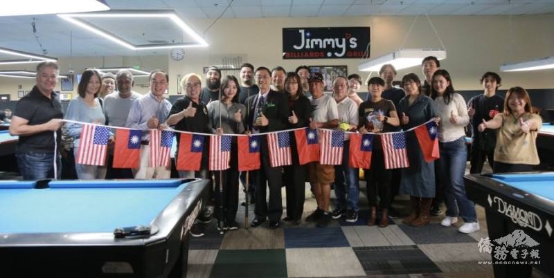 臺灣女子職業撞球選手江水淨江水淨與僑胞球迷粉絲合照