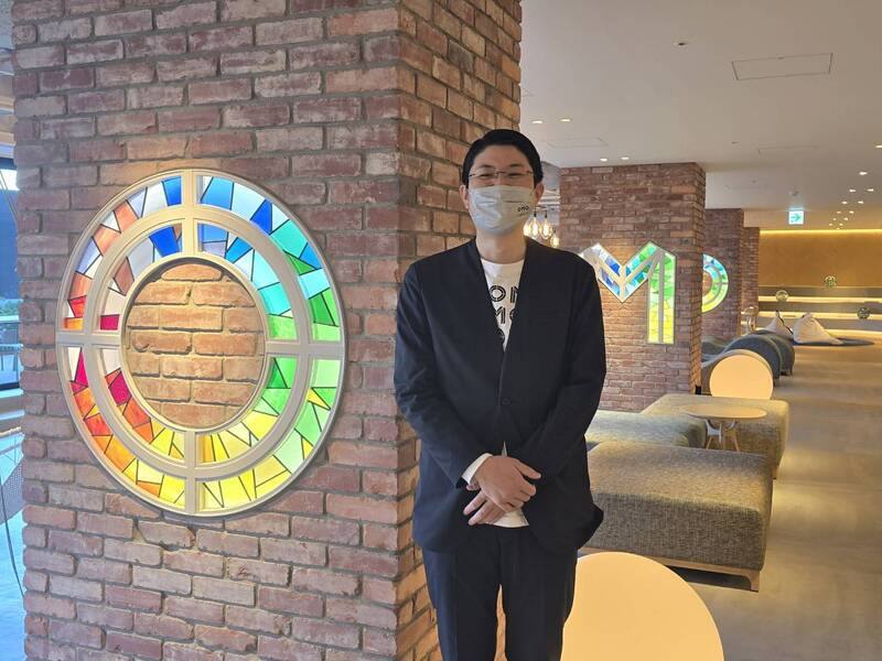 星野函館OMO5總經理中村光一郎受訪時表示，OMO成立於2018年、定位為「城市觀光飯店」，隨即受到市場歡迎，疫情後海外觀光客搶赴日本，短短幾年內，OMO品牌據點已經達到17個