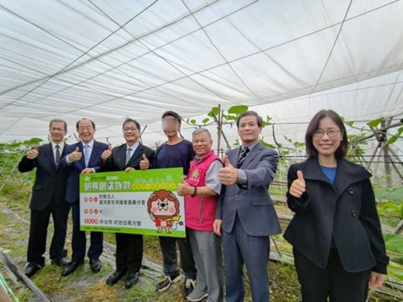 部長偕保護司探視更生人