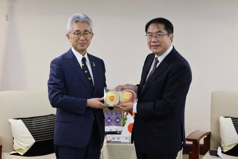 日本弘前市長櫻田宏拜會黃偉哲 期許多方面交流|外交 | 僑務電子報