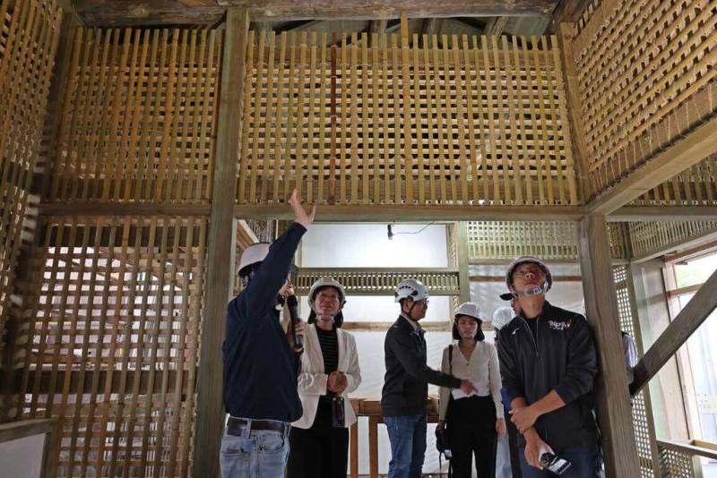 農糧署位於雲林縣斗六市的日治時期宿舍被登錄為歷史建築，縣府爭取文化部補助斥資修復，預計2024年底完工，目前正辦理工地展，展現尚未修復完成的日式建築木構造及修復過程，未來完工後將做為青創文化空間。（雲林縣政府提供）