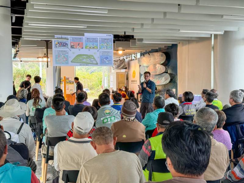 國家科學及技術委員會已公告屏東縣滿州鄉九棚村為國家發射場域其一候選場址，1日舉行公聽會，超過百名在地鄉親踴躍參與並表達意見，熱切期盼發射場落腳滿州九棚，現場氣氛熱烈。（屏東縣政府提供）