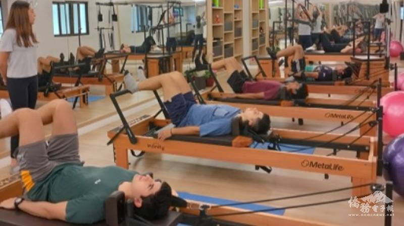 郭汶雪除了捐助物資以外 所經營的STUDIO OCHO無償供扶青社舉辦活動