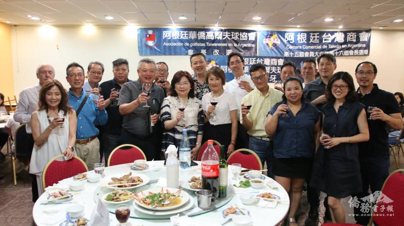 阿根廷臺商會及華僑高爾夫球協會與會人員合影