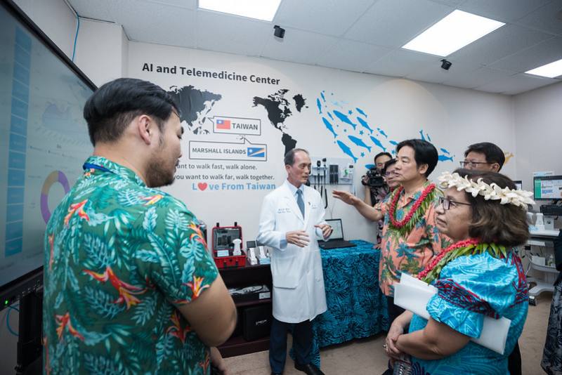 President Lai visits the telemedicine facility demonstration clinic at the Majuro Hospital AI and Telemedicine Center.