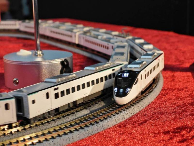 台鐵公司5日表示，為深耕鐵道文史典藏及推廣文創商品，讓大小朋友都能體驗「鐵道模型趣味」，與日本株式會社關水金屬KATO公司合作，7日、8日將在台北車站舉辦「鐵道模型展」。（台鐵提供）