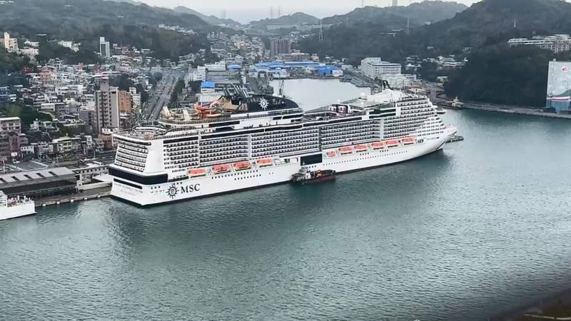 郵輪MSC地中海郵輪榮耀號（圖）4日從基隆港出發展開遊程，但7日因故障停靠那霸港搶修