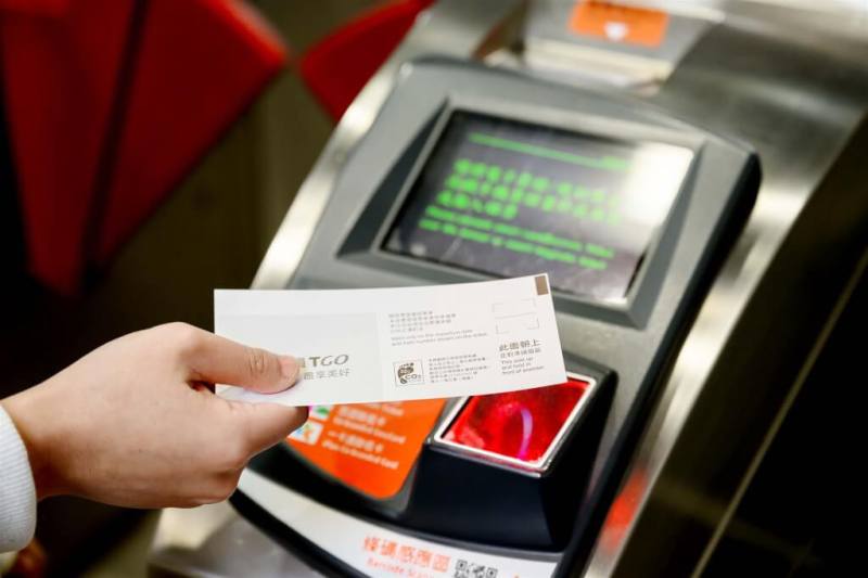 高鐵新版QR Code紙票設計背面加入指引方塊，旅客感應進站時，不必翻面也可精確找到QR Code。（圖取自台灣高鐵網頁thsrc.com.tw）