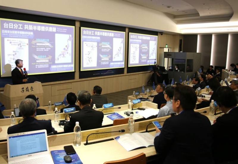陽明交通大學13日指出，首屆台日全球半導體戰略合作夥伴暨創新創業論壇10至12日在台舉辦，呼應陽明交大與日本各校共同推進「半導體奈米技術與生醫科學及應用技術」的決心。（陽明交大提供）